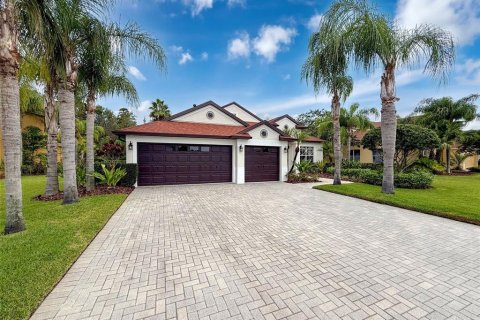 House in Tampa, Florida 5 bedrooms, 292.64 sq.m. № 1898852 - photo 1