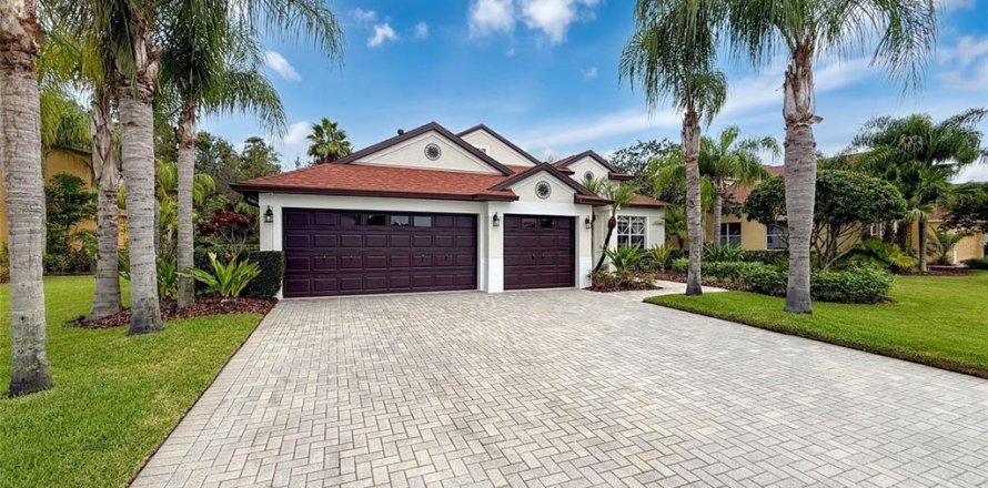 House in Tampa, Florida 5 bedrooms, 292.64 sq.m. № 1898852