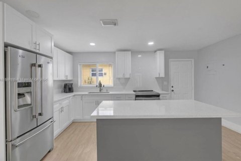 Купить коммерческую недвижимость в Хайалиа, Флорида 190.82м2, № 2034247 - фото 11