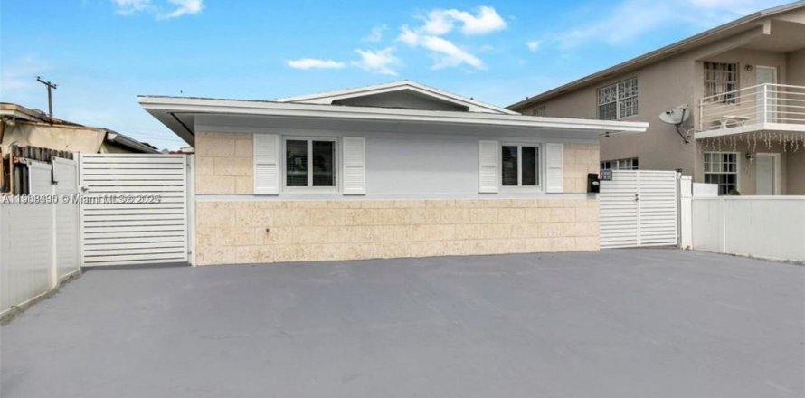 Коммерческая недвижимость в Хайалиа, Флорида 190.82м2 № 2034247