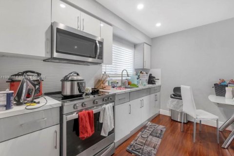 Купить коммерческую недвижимость в Хайалиа, Флорида 190.82м2, № 2034247 - фото 19