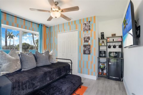 House in Fort Lauderdale, Florida 5 bedrooms, 137.31 sq.m. № 1864728 - photo 18