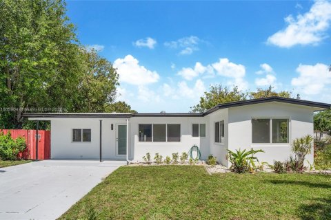 House in Fort Lauderdale, Florida 5 bedrooms, 137.31 sq.m. № 1864728 - photo 2