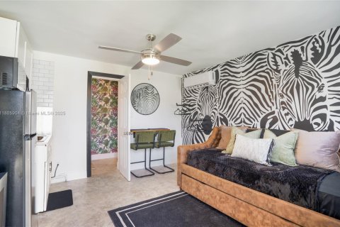 House in Fort Lauderdale, Florida 5 bedrooms, 137.31 sq.m. № 1864728 - photo 20