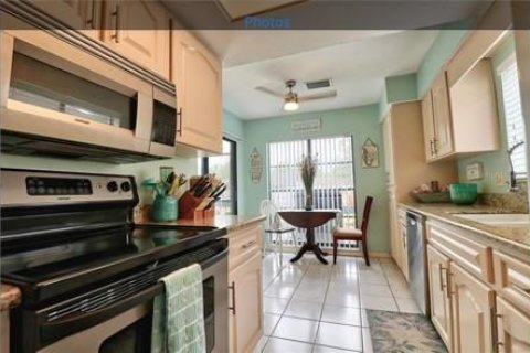 House in Tampa, Florida 3 bedrooms, 129.04 sq.m. № 1883128 - photo 16