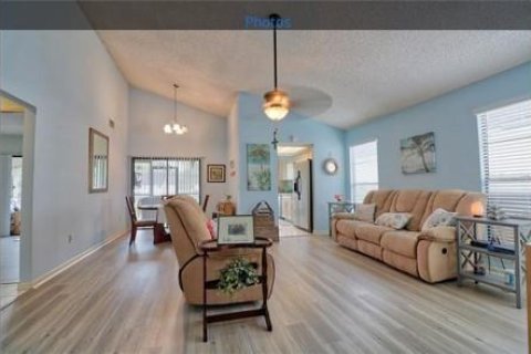 House in Tampa, Florida 3 bedrooms, 129.04 sq.m. № 1883128 - photo 4