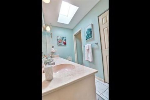 House in Tampa, Florida 3 bedrooms, 129.04 sq.m. № 1883128 - photo 10