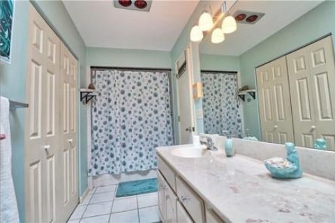 House in Tampa, Florida 3 bedrooms, 129.04 sq.m. № 1883128 - photo 11