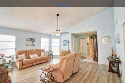 House in Tampa, Florida 3 bedrooms, 129.04 sq.m. № 1883128 - photo 5