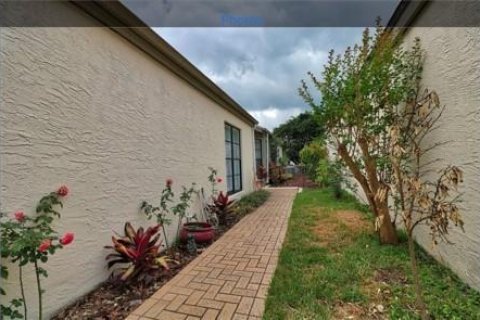 House in Tampa, Florida 3 bedrooms, 129.04 sq.m. № 1883128 - photo 2