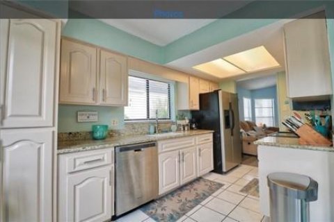 House in Tampa, Florida 3 bedrooms, 129.04 sq.m. № 1883128 - photo 15