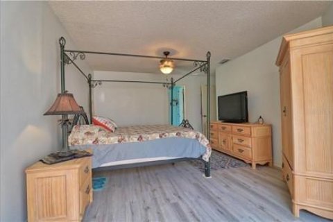 House in Tampa, Florida 3 bedrooms, 129.04 sq.m. № 1883128 - photo 9