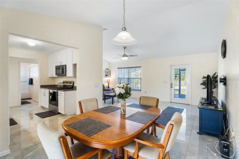 House in Punta Gorda, Florida 3 bedrooms, 135.36 sq.m. № 1619045 - photo 15