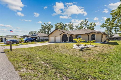 House in Punta Gorda, Florida 3 bedrooms, 135.36 sq.m. № 1619045 - photo 4