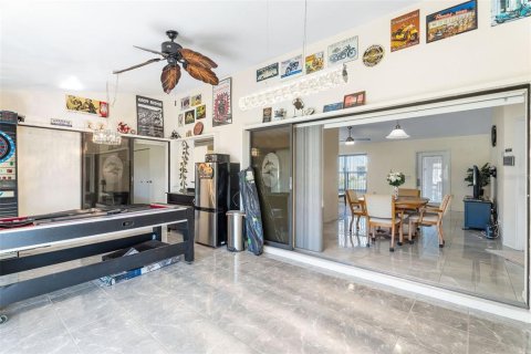 House in Punta Gorda, Florida 3 bedrooms, 135.36 sq.m. № 1619045 - photo 17