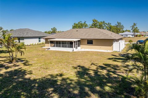House in Punta Gorda, Florida 3 bedrooms, 135.36 sq.m. № 1619045 - photo 2
