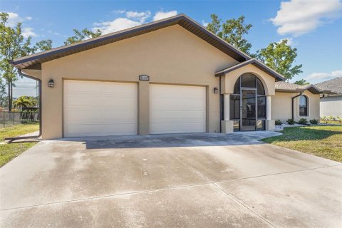 House in Punta Gorda, Florida 3 bedrooms, 135.36 sq.m. № 1619045 - photo 5