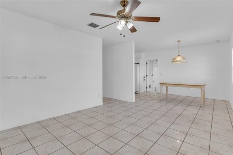 Casa en venta en Homestead, Florida, 3 dormitorios, 135.45 m2 № 2004298 - foto 9