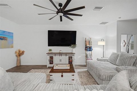 Villa ou maison à vendre à Zephyrhills, Floride: 4 chambres, 188.96 m2 № 2236981 - photo 8