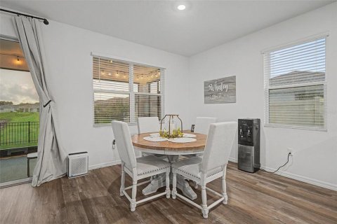 Villa ou maison à vendre à Zephyrhills, Floride: 4 chambres, 188.96 m2 № 2236981 - photo 15