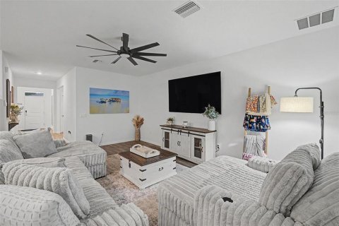 Villa ou maison à vendre à Zephyrhills, Floride: 4 chambres, 188.96 m2 № 2236981 - photo 5