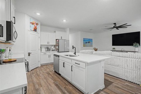 Villa ou maison à vendre à Zephyrhills, Floride: 4 chambres, 188.96 m2 № 2236981 - photo 10