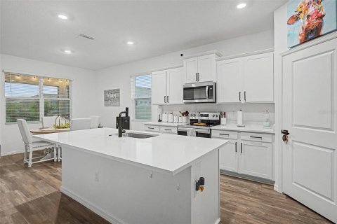 Villa ou maison à vendre à Zephyrhills, Floride: 4 chambres, 188.96 m2 № 2236981 - photo 13