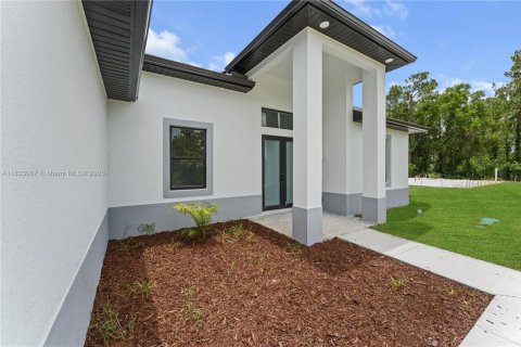 House in Lehigh Acres, Florida 4 bedrooms, 171.13 sq.m. № 1811330 - photo 4