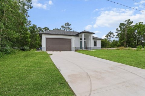 House in Lehigh Acres, Florida 4 bedrooms, 171.13 sq.m. № 1811330 - photo 5