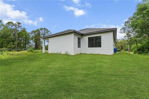 House in Lehigh Acres, Florida 4 bedrooms, 171.13 sq.m. № 1811330 - photo 16