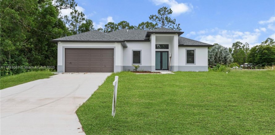 House in Lehigh Acres, Florida 4 bedrooms, 171.13 sq.m. № 1811330