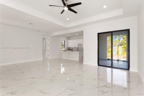 House in Lehigh Acres, Florida 4 bedrooms, 171.13 sq.m. № 1811330 - photo 11
