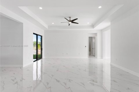 House in Lehigh Acres, Florida 4 bedrooms, 171.13 sq.m. № 1811330 - photo 12