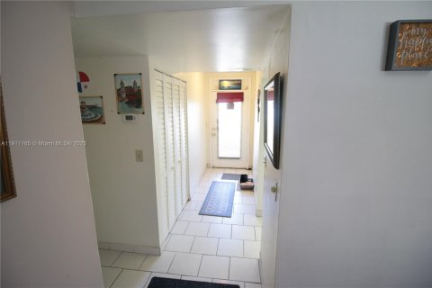 Copropriété à vendre à Lauderdale Lakes, Floride: 2 chambres, 94.85 m2 № 2013320 - photo 19
