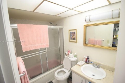 Copropriété à vendre à Lauderdale Lakes, Floride: 2 chambres, 94.85 m2 № 2013320 - photo 13