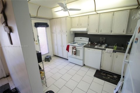 Copropriété à vendre à Lauderdale Lakes, Floride: 2 chambres, 94.85 m2 № 2013320 - photo 29