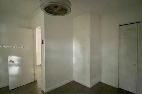 Снять в аренду виллу или дом в Холливуд, Флорида 1 спальня, 55.74м2, № 1965613 - фото 8