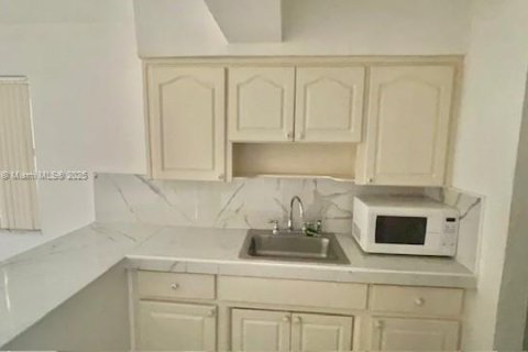 Снять в аренду виллу или дом в Холливуд, Флорида 1 спальня, 55.74м2, № 1965613 - фото 6