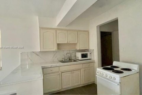 Снять в аренду виллу или дом в Холливуд, Флорида 1 спальня, 55.74м2, № 1965613 - фото 5