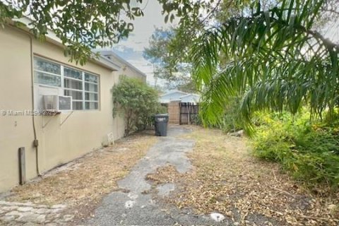 Снять в аренду виллу или дом в Холливуд, Флорида 1 спальня, 55.74м2, № 1965613 - фото 16