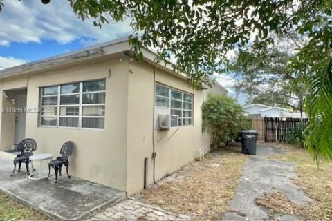 Снять в аренду виллу или дом в Холливуд, Флорида 1 спальня, 55.74м2, № 1965613 - фото 14