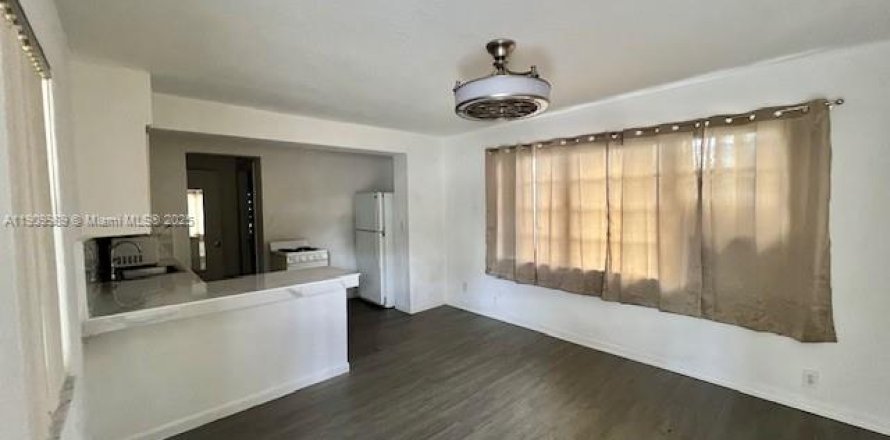 Дом в Холливуд, Флорида 1 спальня, 55.74м2 № 1965613