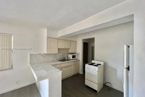 Снять в аренду виллу или дом в Холливуд, Флорида 1 спальня, 55.74м2, № 1965613 - фото 4