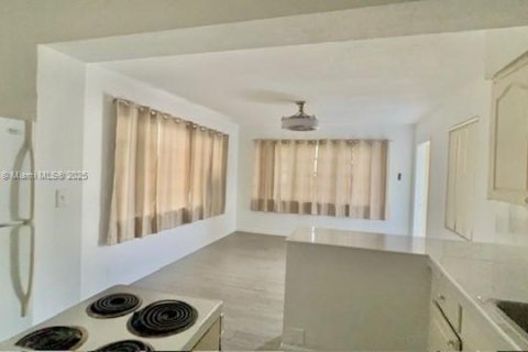 Снять в аренду виллу или дом в Холливуд, Флорида 1 спальня, 55.74м2, № 1965613 - фото 10