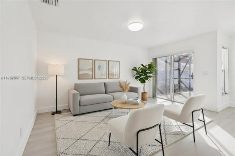 House in Pembroke Pines, Florida 4 bedrooms, 205.59 sq.m. № 2019538 - photo 22