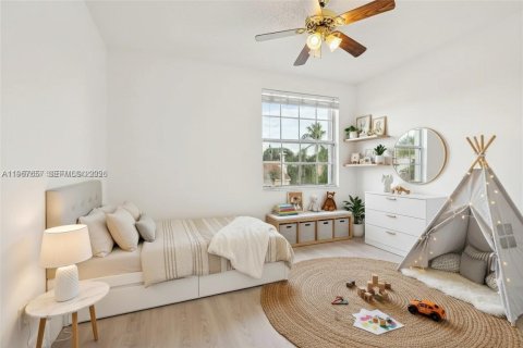 House in Pembroke Pines, Florida 4 bedrooms, 205.59 sq.m. № 2019538 - photo 3