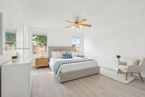 House in Pembroke Pines, Florida 4 bedrooms, 205.59 sq.m. № 2019538 - photo 25