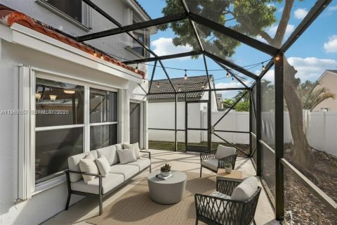 House in Pembroke Pines, Florida 4 bedrooms, 205.59 sq.m. № 2019538 - photo 7