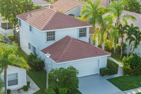 House in Pembroke Pines, Florida 4 bedrooms, 205.59 sq.m. № 2019538 - photo 13