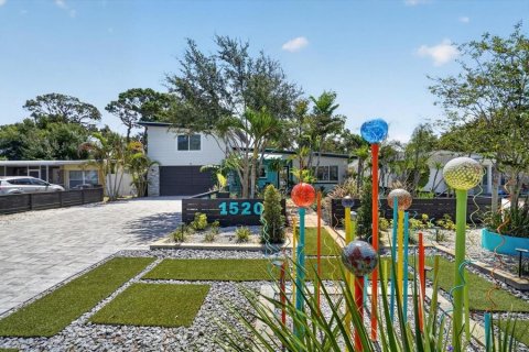 Villa ou maison à Gulfport, Floride 4 chambres, 200.85 m2 № 2419385